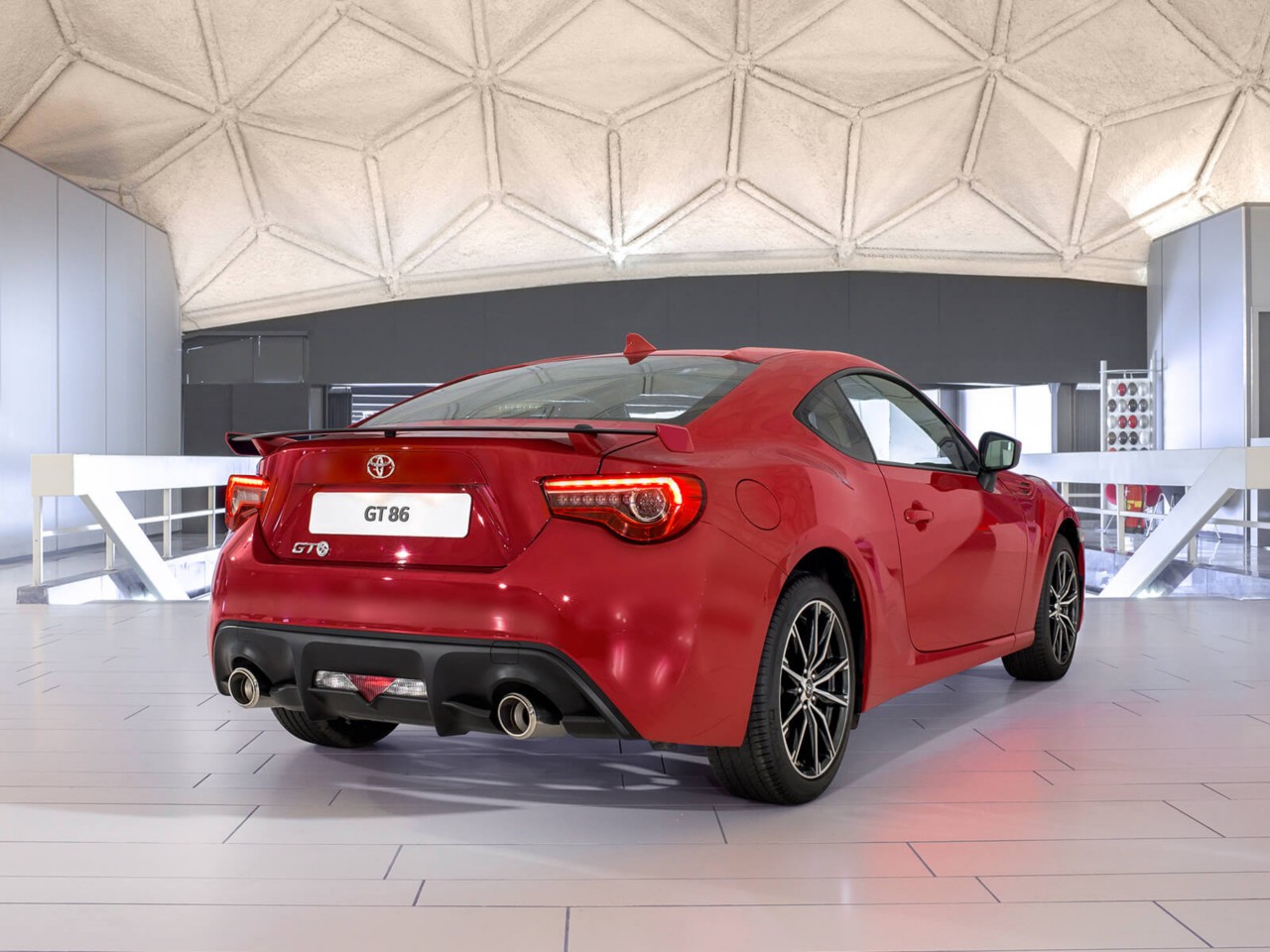 GT86-Rear34-FULL_tcm-1016-795826